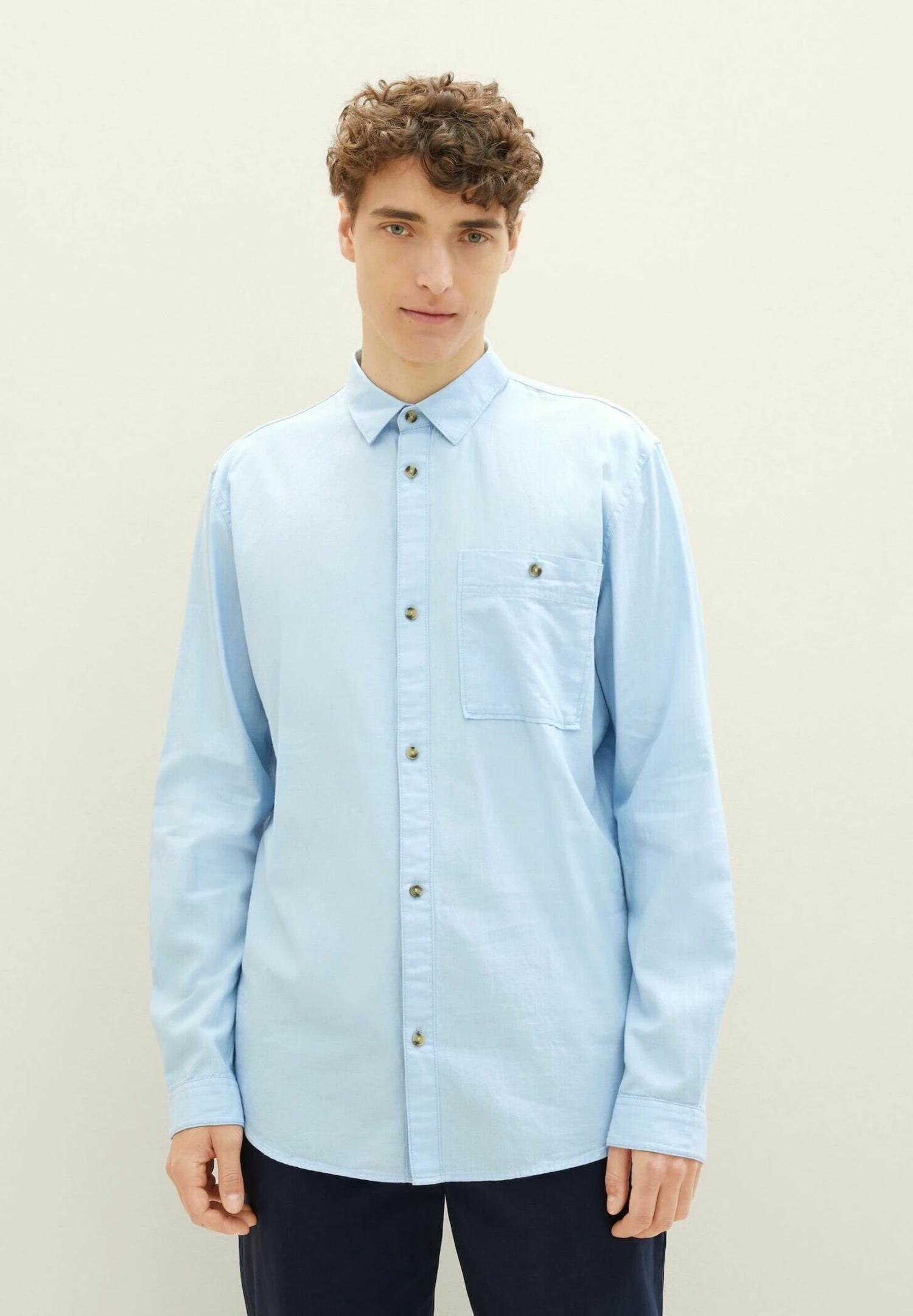 TOM TAILOR Denim Mit BrusttascheCamiciaMiddle Blue Mini Herringbone Uomo Camicie TO722D0S3-K12 1 TOM TAILOR Denim Mit BrusttascheCamiciaMiddle Blue Mini Herringbone Uomo Camicie TO722D0S3-K12