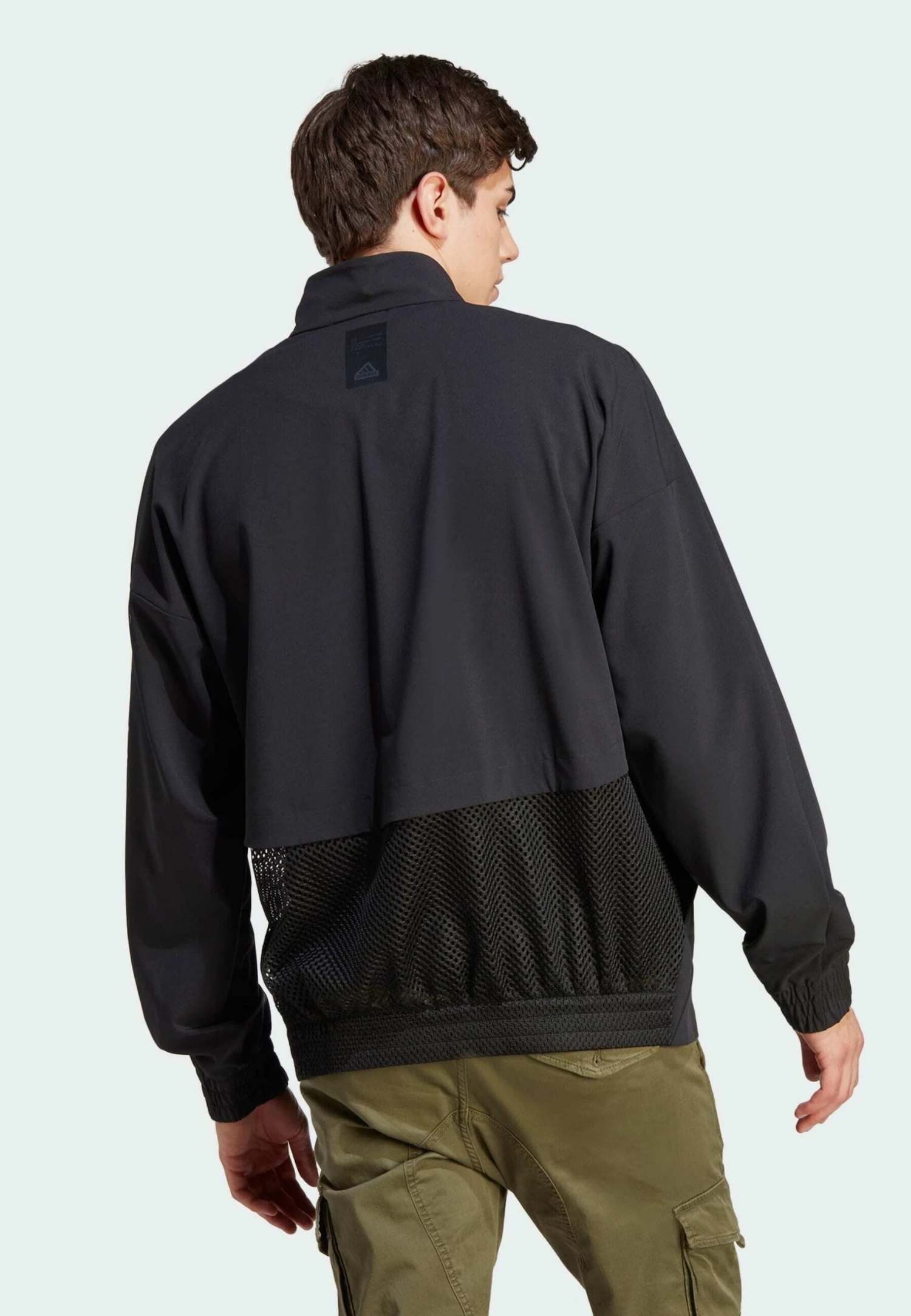 Adidas Sportswear City Escape TrackGiacca SportivaBlack Uomo Pantaloni Sportivi E Joggers ADQ22T00Z-Q11 2 Adidas Sportswear City Escape TrackGiacca SportivaBlack Uomo Pantaloni Sportivi E Joggers ADQ22T00Z-Q11 - immagine 2