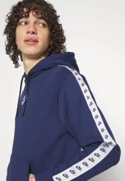 Nike Sportswear Club SuitTutaMidnight Navy Uomo Pantaloni Sportivi E Joggers NI122T089-K11 -Vendite Jones ce12c21ab05347838084f2d43ecc14ac