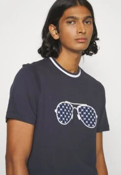 Michael Kors Mono Aviator TeeT-Shirt Con StampaMidnight Uomo T-shirt E Polo 1MI22O06F-K11 -Vendite Jones cf8c0b9d7e60419e8e5e633ef87478b3