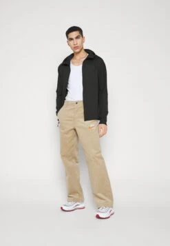 Nike Sportswear M Tech Fz LghtwhtGiacca SportivaBlack Uomo Pantaloni Sportivi E Joggers NI122S0O7-Q11 -Vendite Jones cfb0fa13412f45a885f6ee68cfb6f241