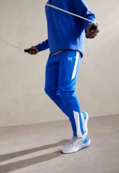 Under Armour Fashion Track PantPantaloni SportiviTeam Royal Uomo Pantaloni UN242E0RL-K11