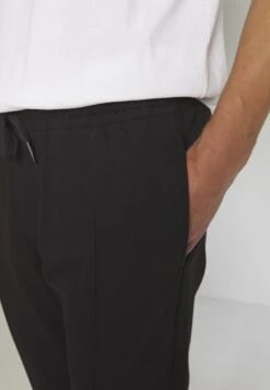 Antony Morato Trousers With Injection LogoPantaloni SportiviBlack Uomo Pantaloni Sportivi E Joggers A1822E052-Q11 -Vendite Jones d577640709954493a68e7a03fc6eb36c