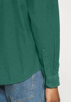 Wrangler Pocket Patch - Camicia - Dark Green -Vendite Jones e11520de09ca43f9b506edb67463ebbf