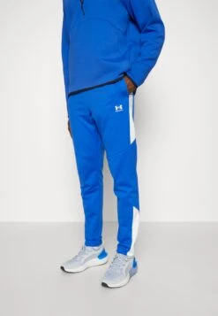 Under Armour Fashion Track PantPantaloni SportiviTeam Royal Uomo Pantaloni UN242E0RL-K11 -Vendite Jones f7867d404ba342feb60b36ebc0d5132d