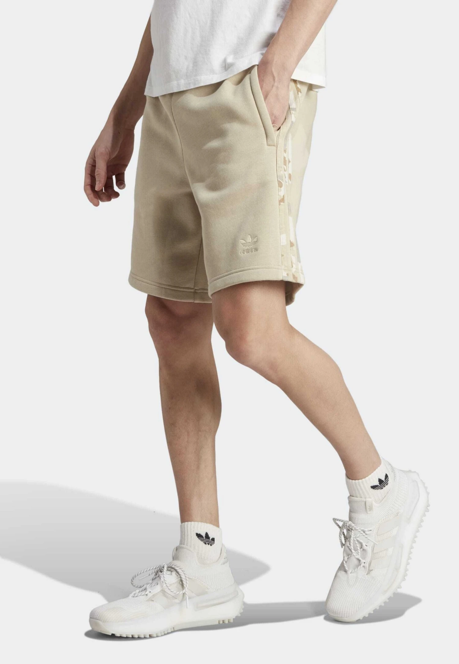 Adidas Originals Graphics Camo Stripe Pantaloni SportiviSavanna Uomo Pantaloni Sportivi E Joggers AD122F09F-B11 1 Adidas Originals Graphics Camo Stripe Pantaloni SportiviSavanna Uomo Pantaloni Sportivi E Joggers AD122F09F-B11