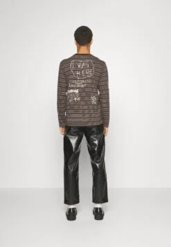 ETUDES Maglietta A Manica LungaMulti Coloured Uomo T-shirt E Polo ETF22O01E-T11 -Vendite Jones f9ea78bd581f428288c0c5039bee0e4e