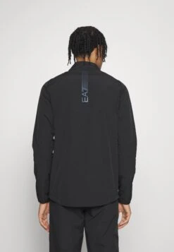 EA7 Emporio Armani Ventus JacketGiacca SportivaBlack Uomo Pantaloni Sportivi E Joggers EA742G00T-Q11 -Vendite Jones fae8514522b44e1d976f296efb62a00d