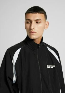 BERSHKA RetroGiacca SportivaBlack Uomo Pantaloni Sportivi E Joggers BEJ22T0GC-Q11 -Vendite Jones fd13f2bf8e3c46a1ba483cdbac860432